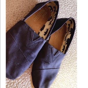 -Navy blue toms!